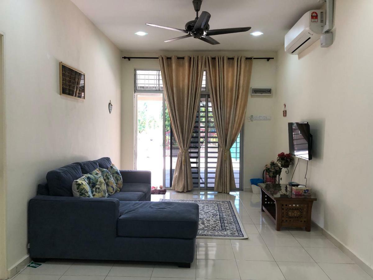 Magnolia 1 Homestay كامبونغ كوالا بيسوت المظهر الخارجي الصورة