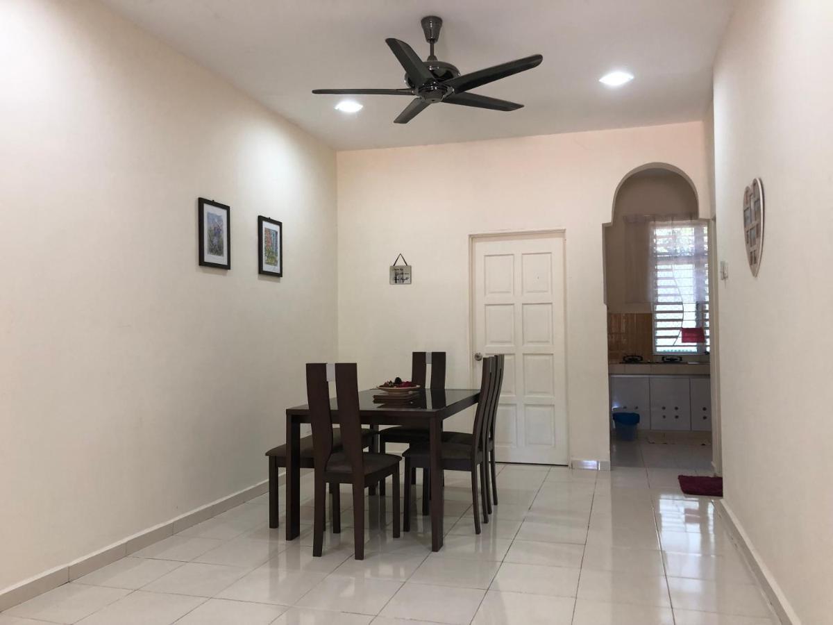 Magnolia 1 Homestay كامبونغ كوالا بيسوت المظهر الخارجي الصورة