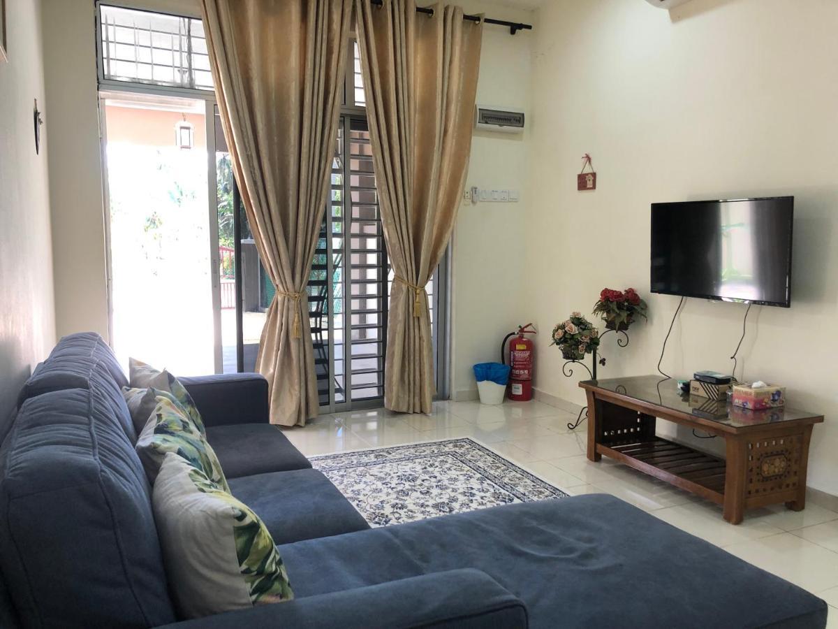 Magnolia 1 Homestay كامبونغ كوالا بيسوت المظهر الخارجي الصورة